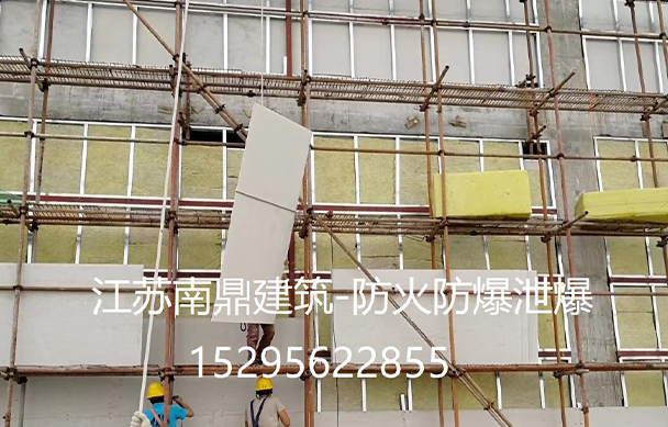 泄爆墙